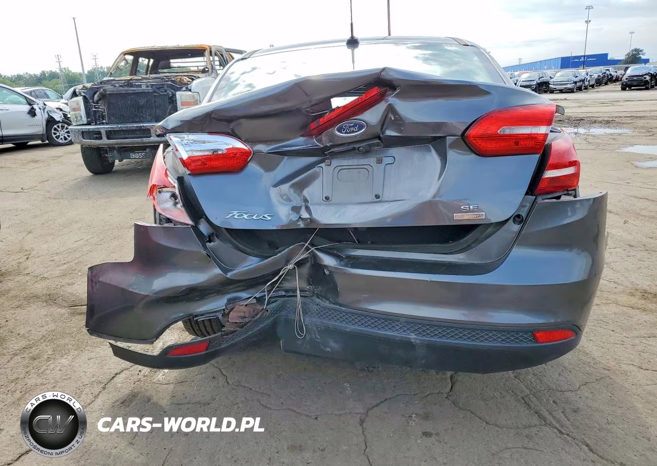 2018 Ford Focus Se VIN:1FADP3FE9JL301843 - 6