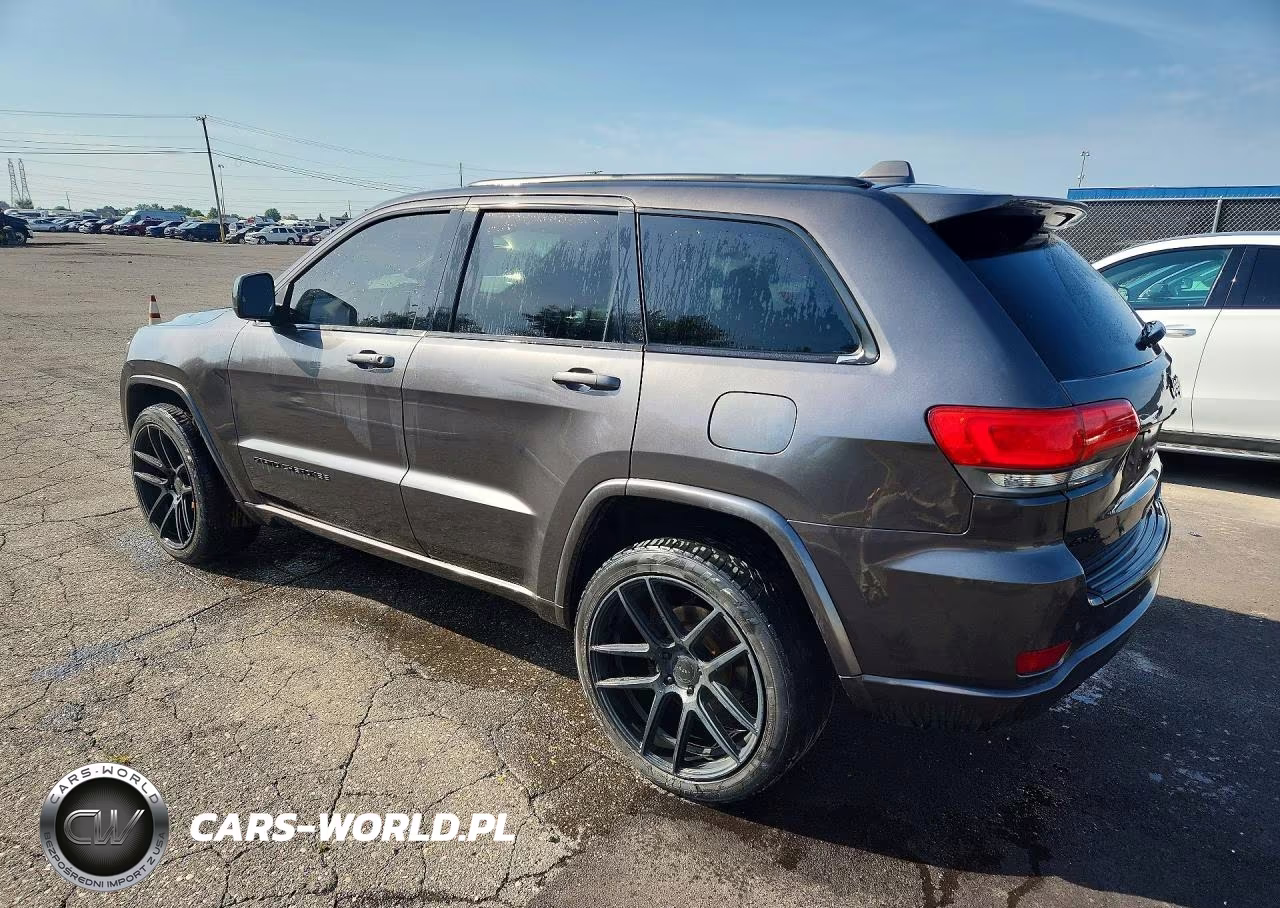 2015 Jeep Grand Cherokee Laredo VIN:1C4RJFAG9FC692494 - 2