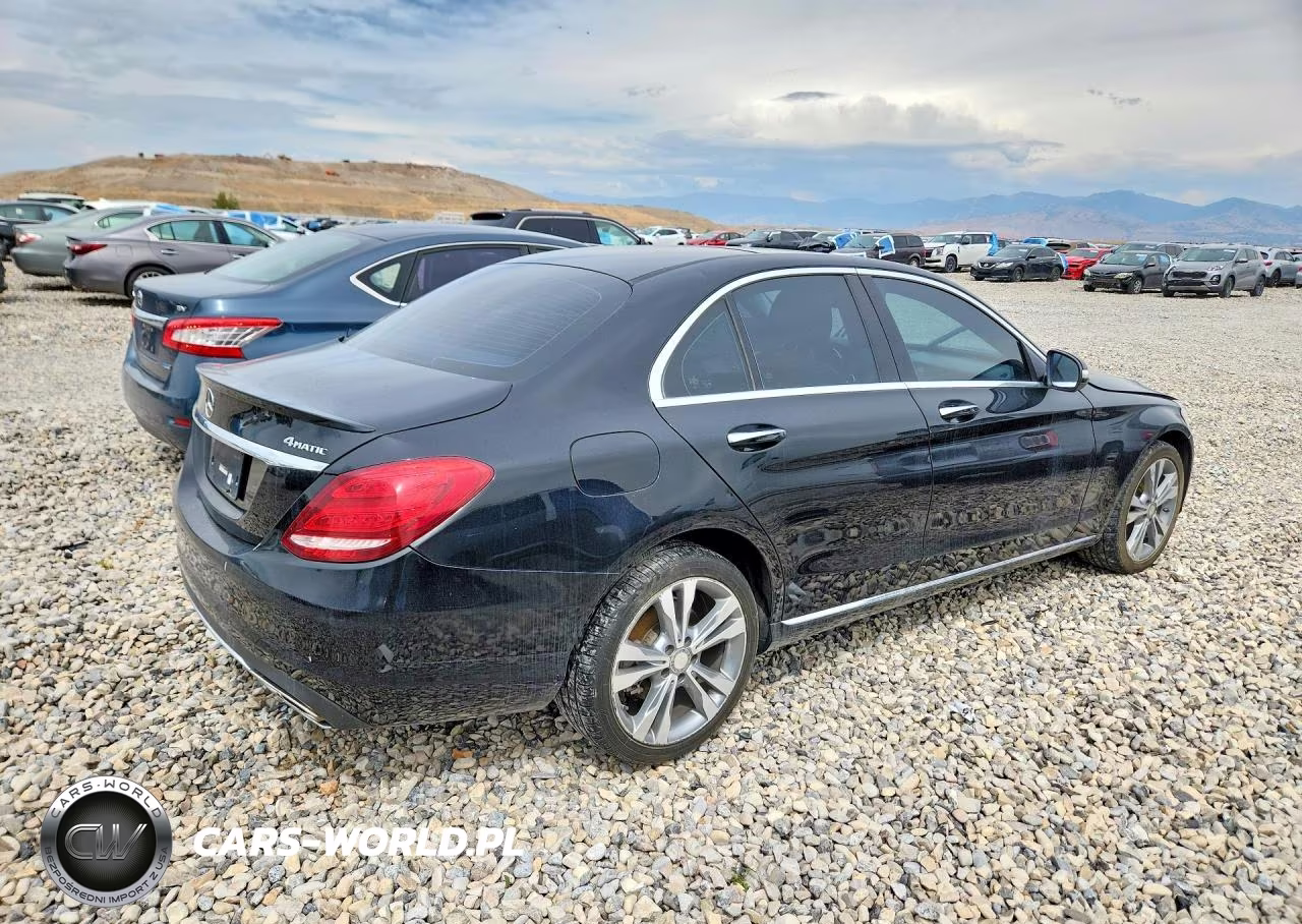2015 Mercedes-Benz C 300 4Matic VIN:55SWF4KB3FU070129 - 3