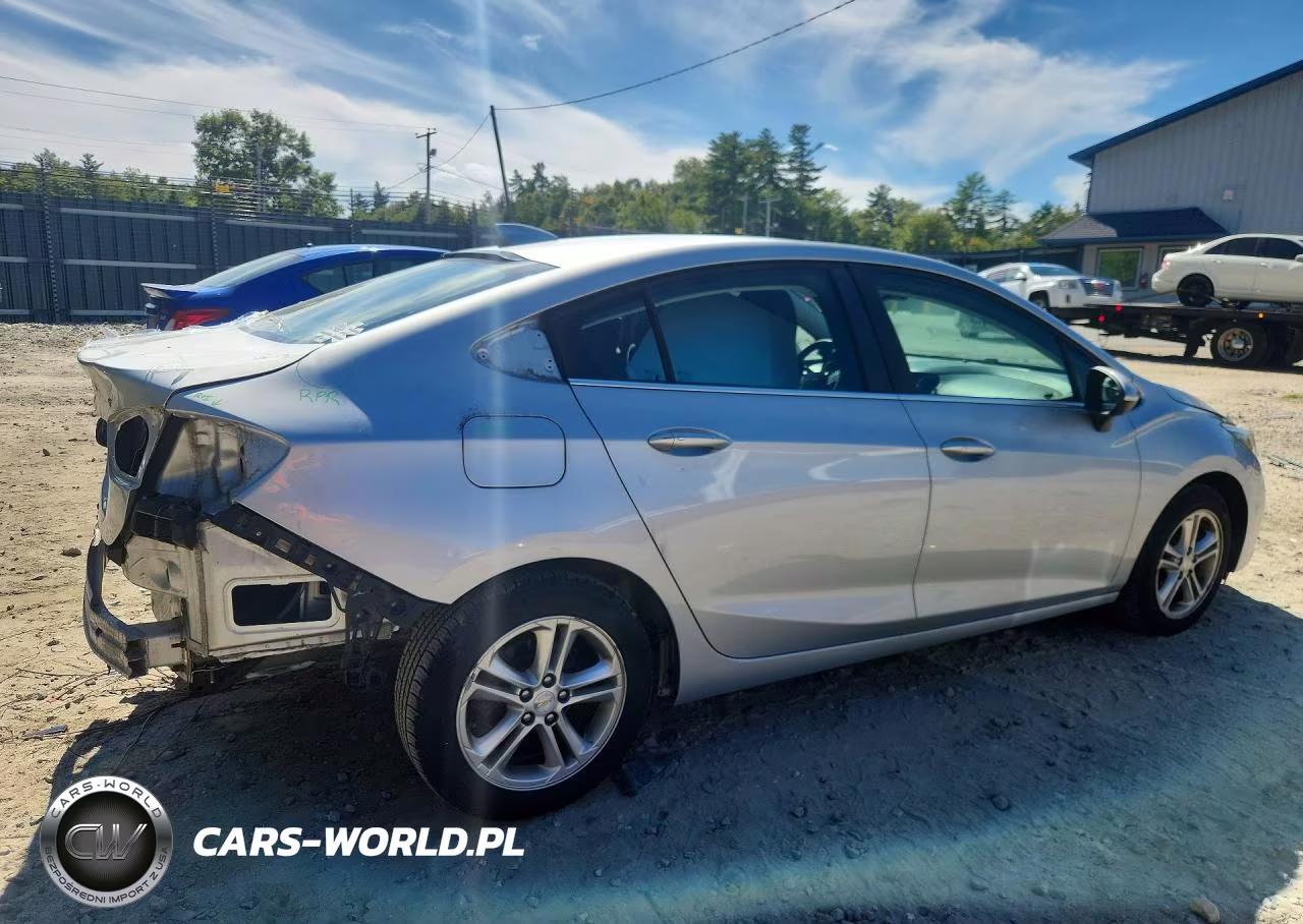2018 Chevrolet Cruze Lt VIN:1G1BE5SM0J7244062 - 3