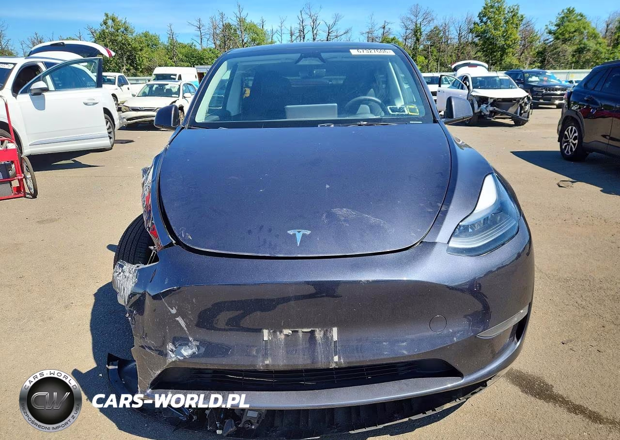 2024 Tesla Model Y VIN:7SAYGDEEXRA283886 - 5