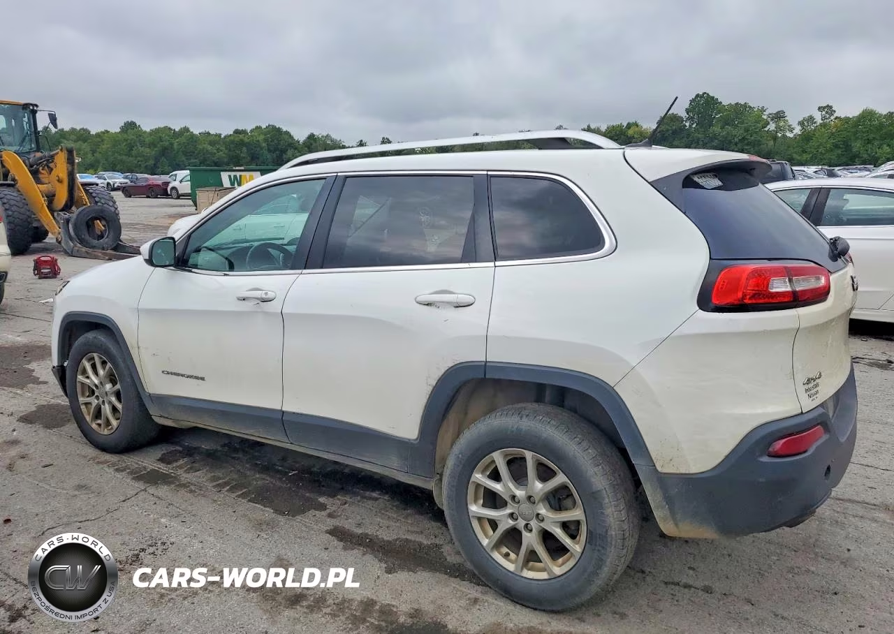 2015 Jeep Cheeroke VIN:1C4PJMCB3FW765144 - 3
