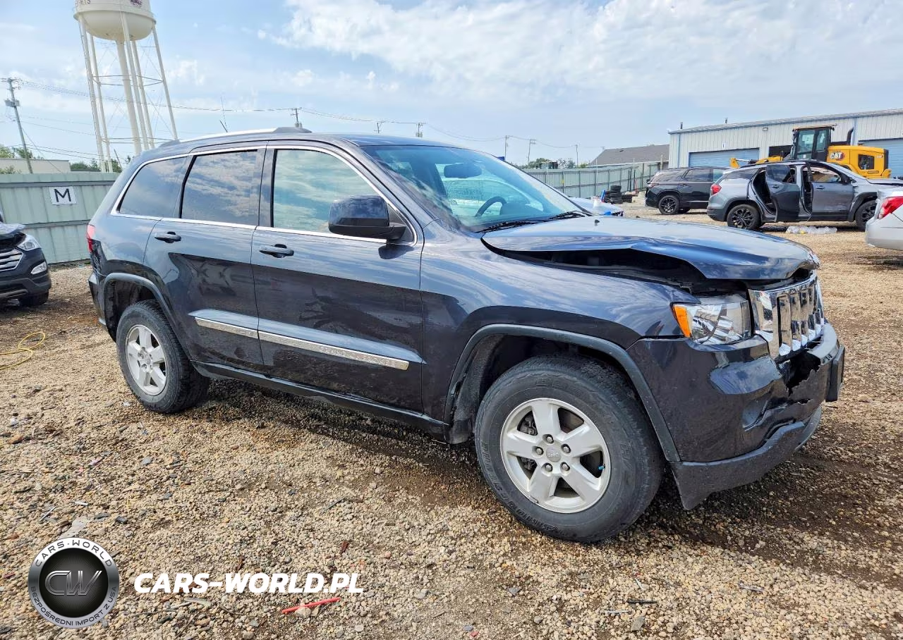 2013 Jeep Grand Cherokee Laredo VIN:1C4RJFAG1DC568765 - 4