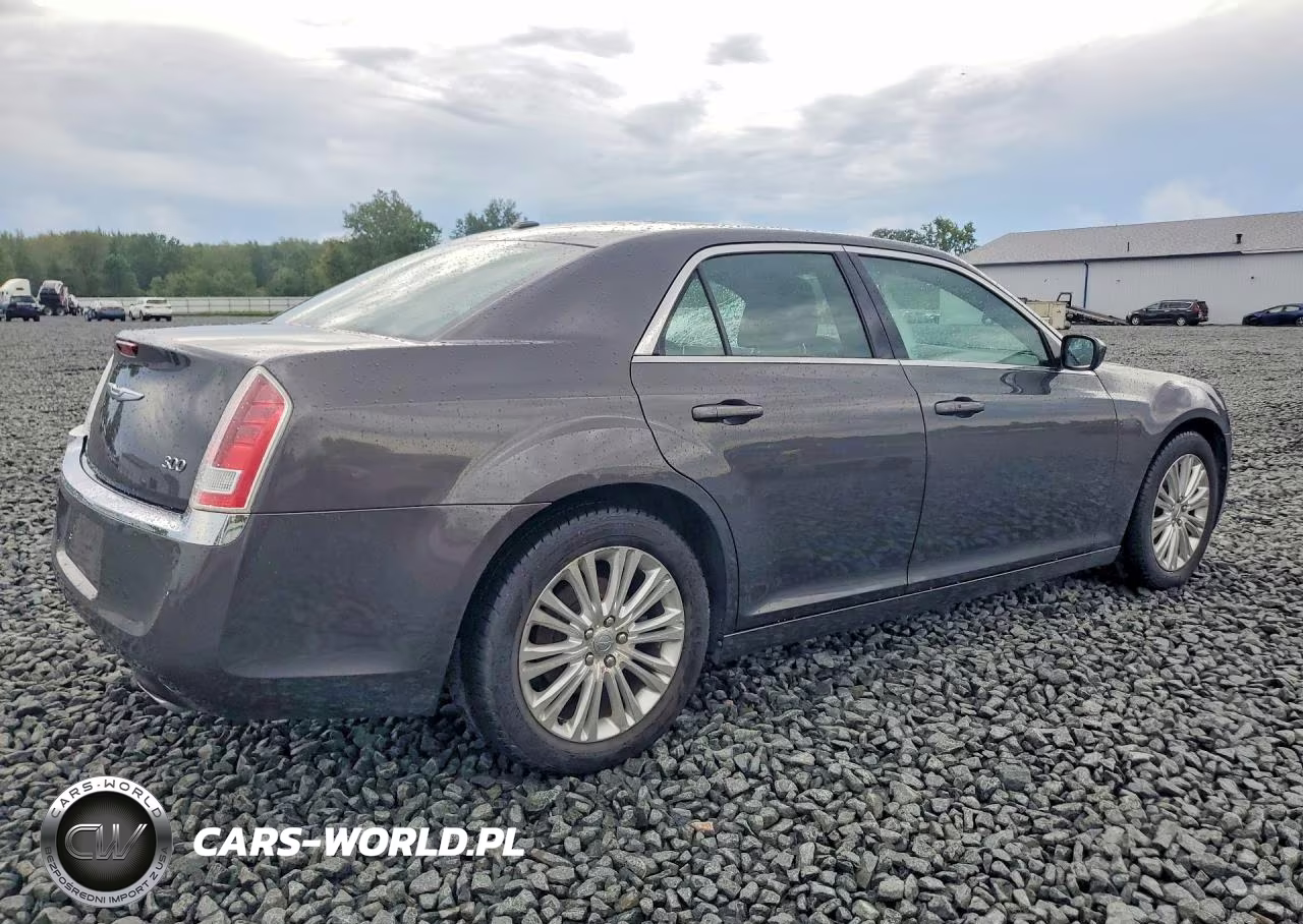 2013 Chrysler 300 VIN:2C3CCARG0DH581161 - 3