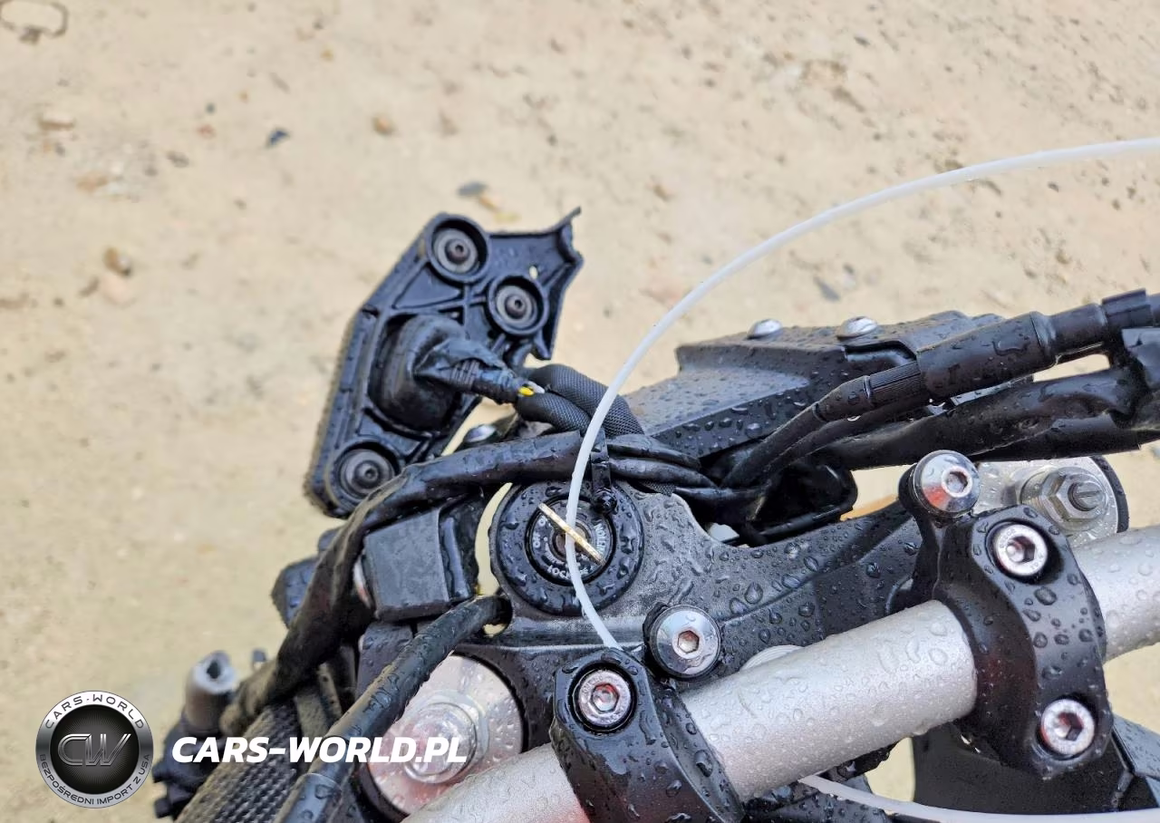 2015 Yamaha Fz09 VIN:JYARN33E2FA007418 - 7