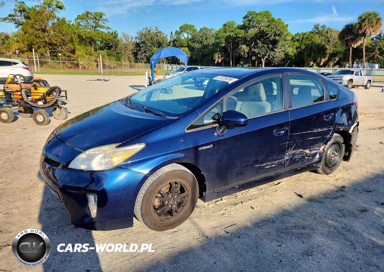 2015 Toyota Prius Two VIN:JTDKN3DU2F0442750 - 1