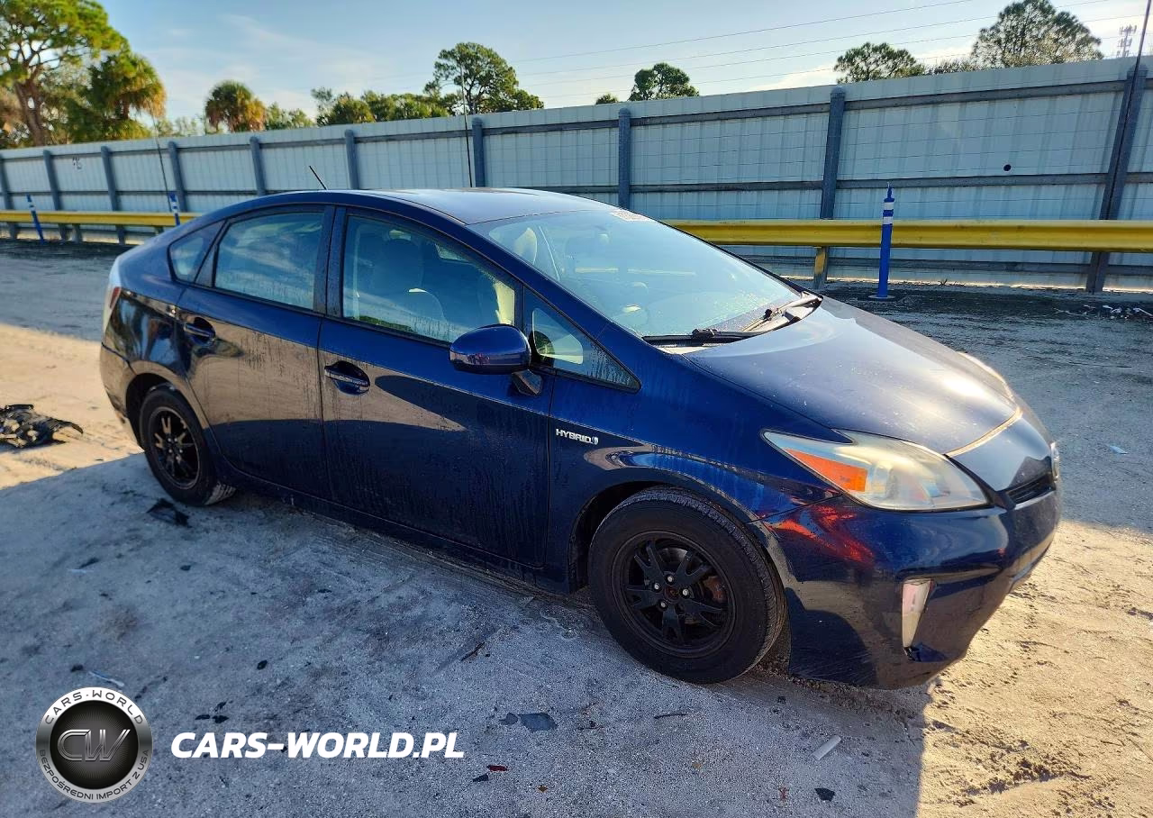 2015 Toyota Prius Two VIN:JTDKN3DU2F0442750 - 4