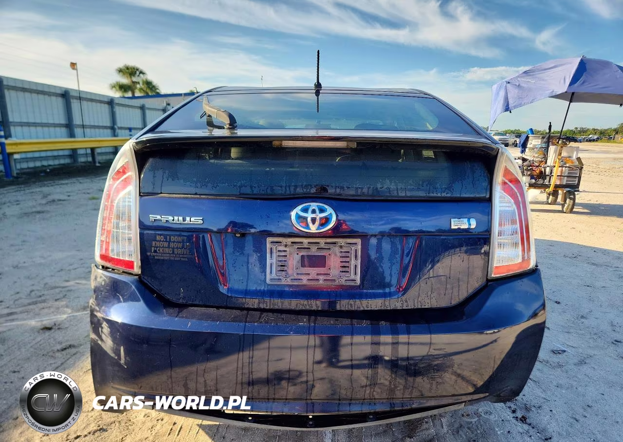 2015 Toyota Prius Two VIN:JTDKN3DU2F0442750 - 6