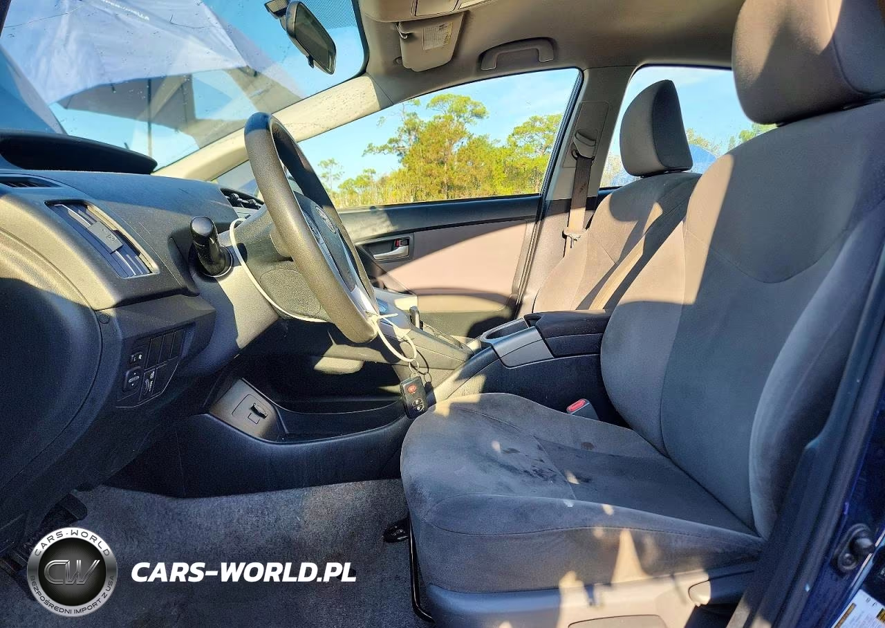 2015 Toyota Prius Two VIN:JTDKN3DU2F0442750 - 7