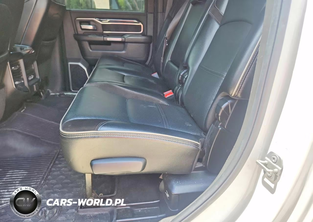 2019 Ram 2500 Laramie VIN:3C6UR5NL7KG655401 - 10