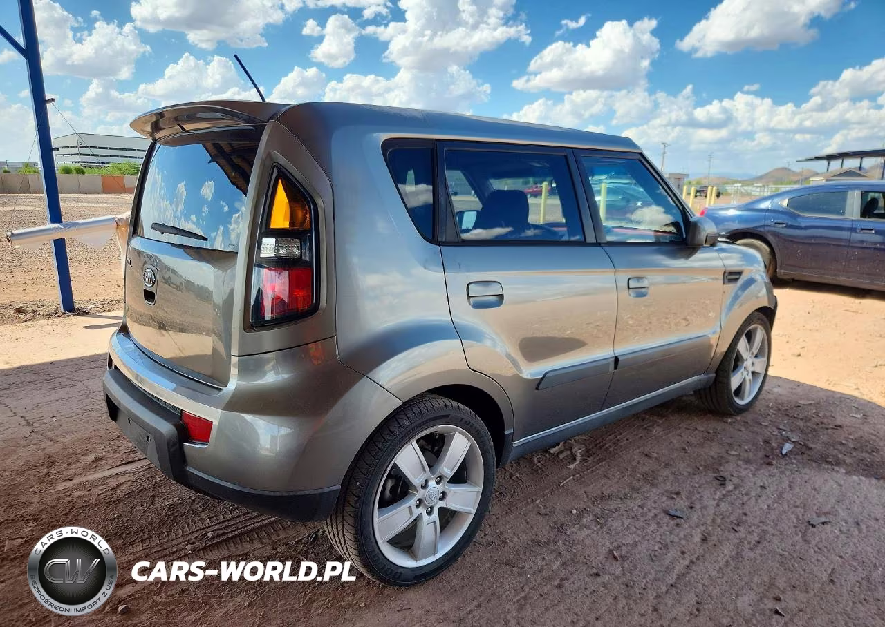 2010 Kia Soul + VIN:KNDJT2A27A7177807 - 3