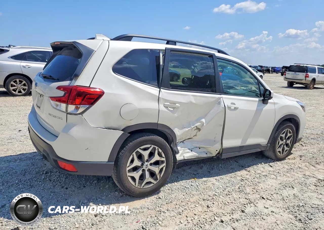 2019 Subaru Forester Premium VIN:JF2SKAEC6KH520804 - 3