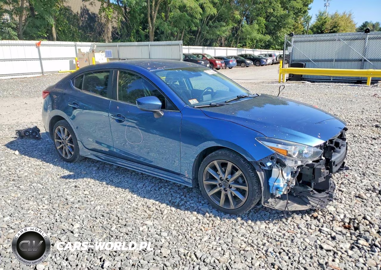 2018 Mazda 3 Touring VIN:3MZBN1V38JM252142 - 4