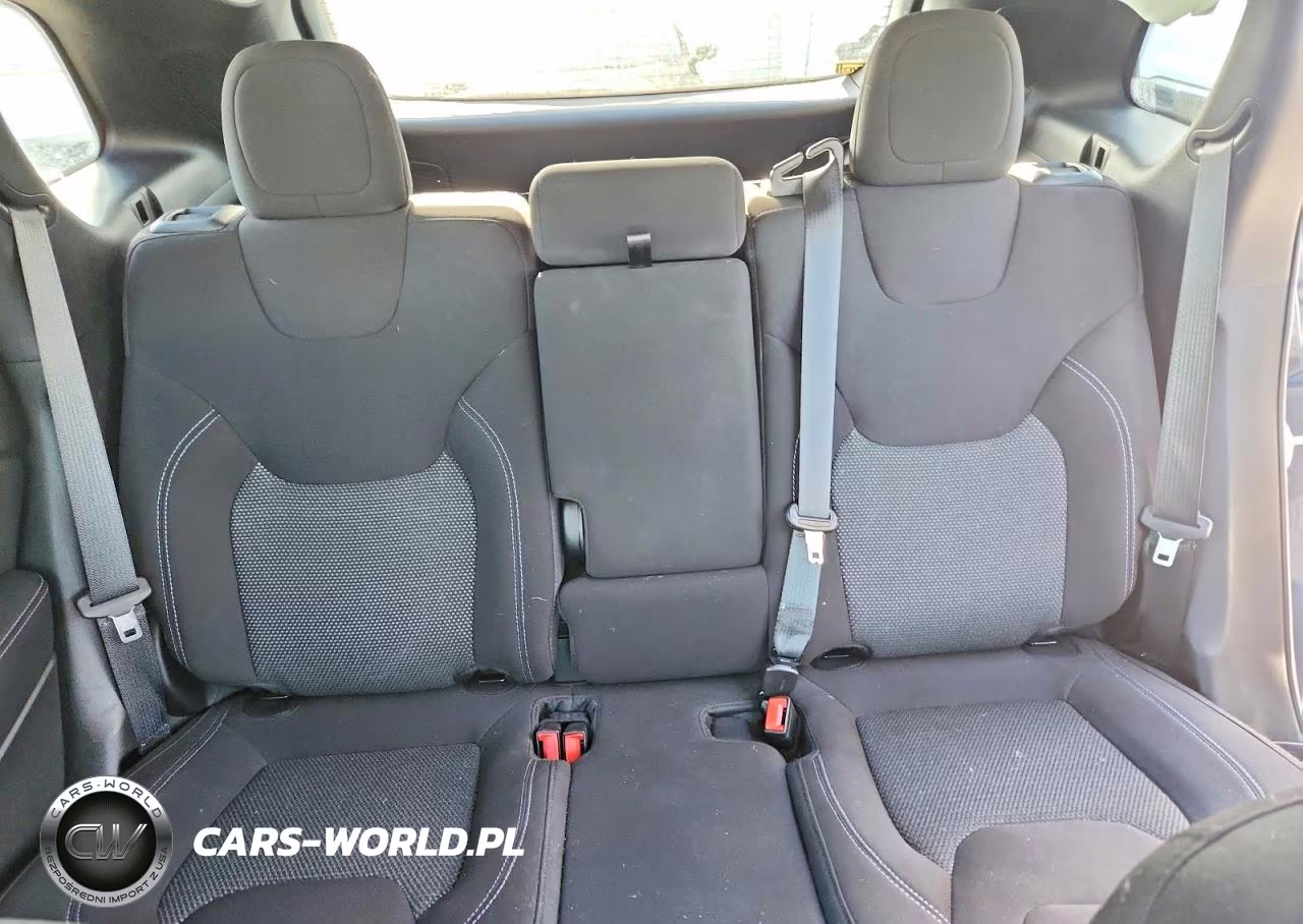 2020 Jeep Cherokee Latitude VIN:1C4PJLCB6LD645503 - 10