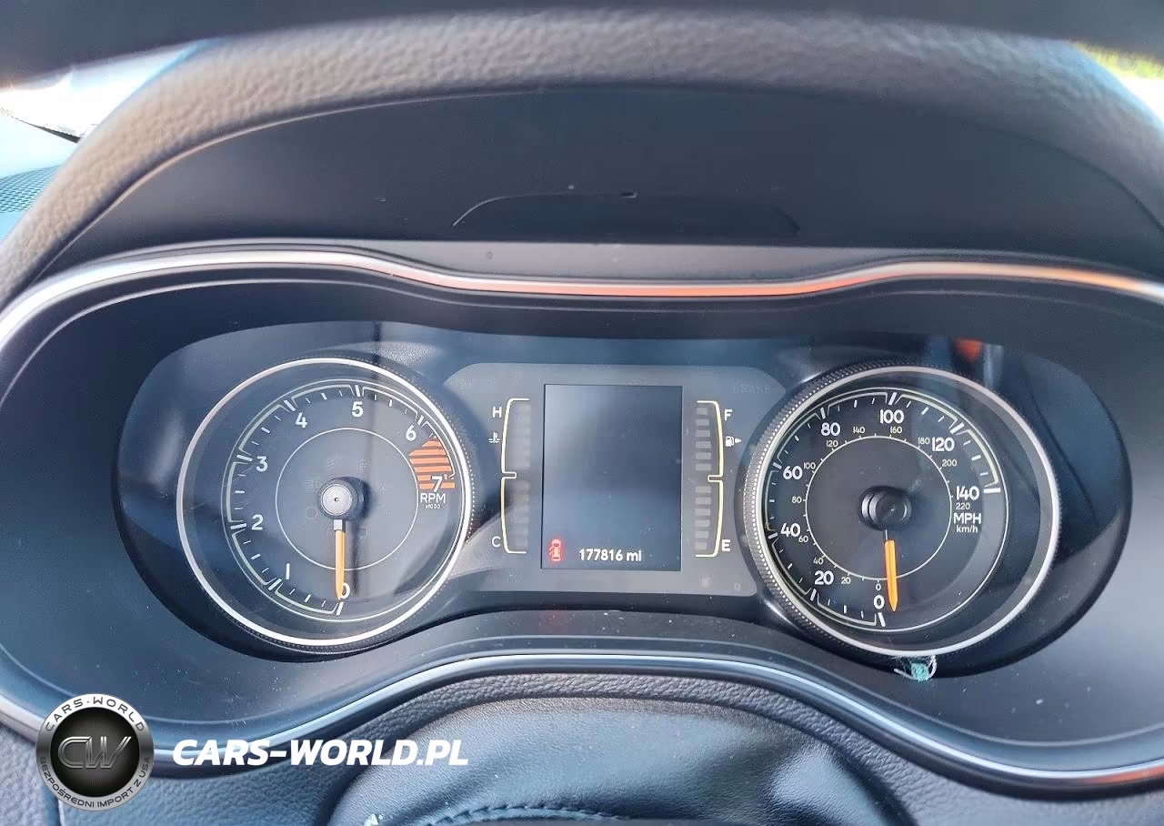 2020 Jeep Cherokee Latitude VIN:1C4PJLCB6LD645503 - 9
