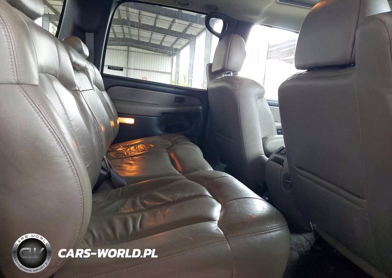 2000 Chevrolet Suburban K2500 VIN:3GNGK26U4YG223588 - 11