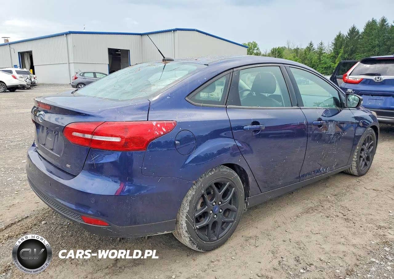 2016 Ford Focus Se VIN:1FADP3F21GL367530 - 3
