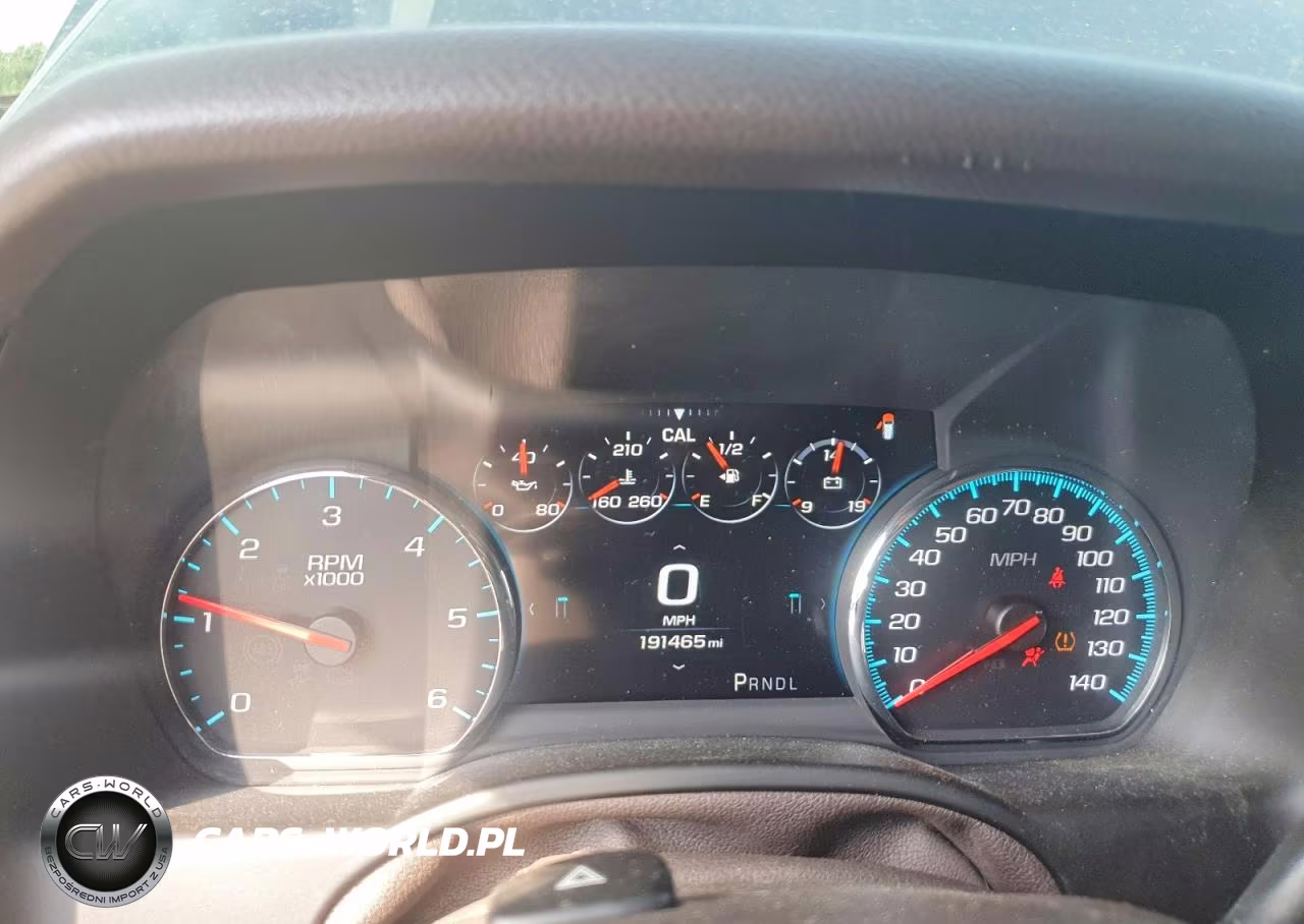 2017 Chevrolet Suburban K1500 Premier VIN:1GNSKJKCXHR347768 - 9