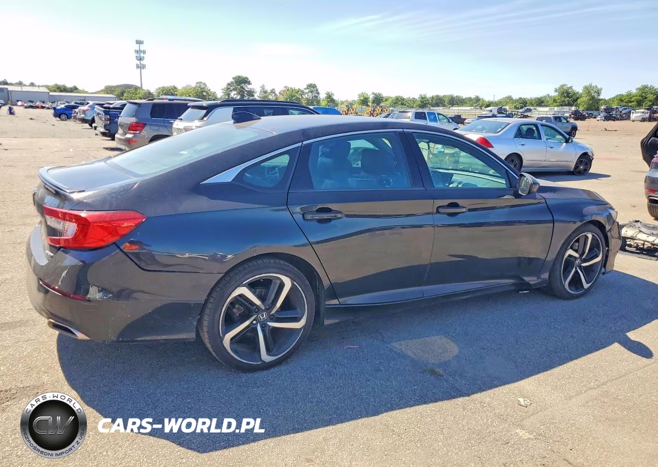 2018 Honda Accord Sport VIN:1HGCV1F3XJA204081 - 3