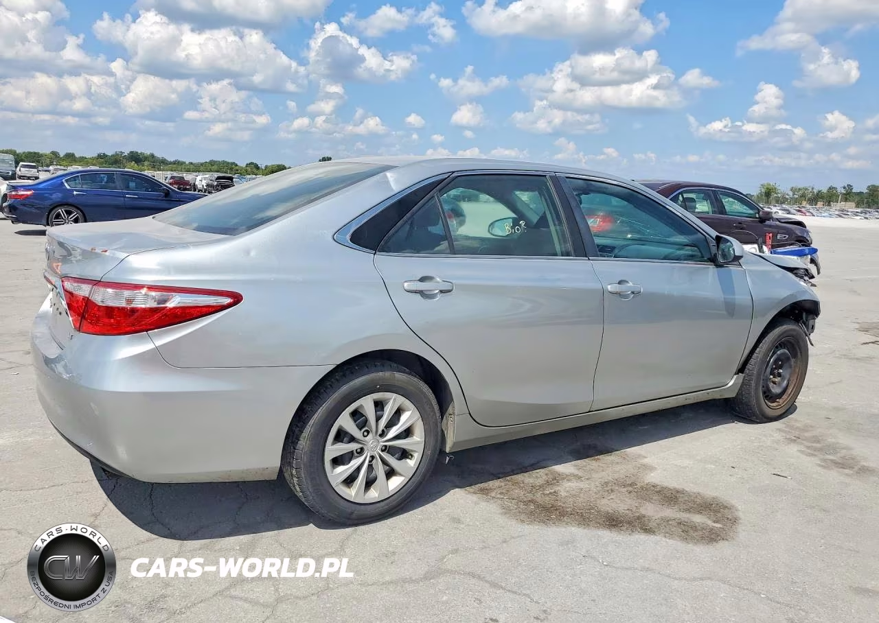 2017 Toyota Camry Le VIN:4T1BF1FK1HU723152 - 3