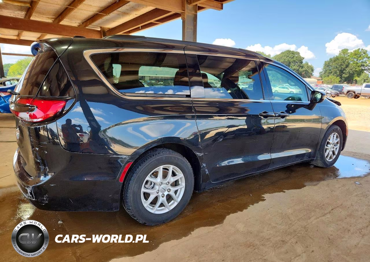 2022 Chrysler Pacifica Touring L VIN:2C4RC1BG1NR178866 - 3