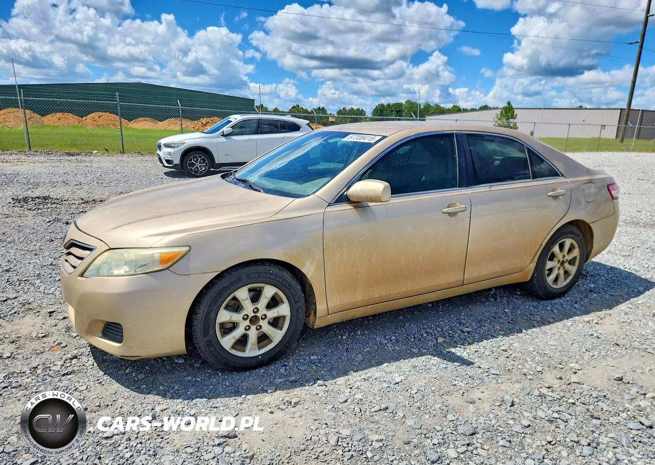 2010 Toyota Camry Le – zdjęcie 1 z 12
