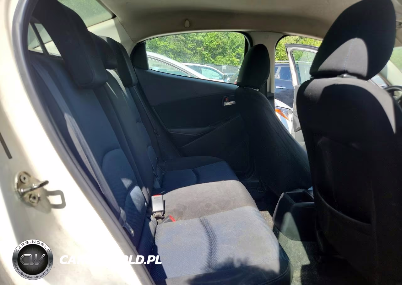 2017 Toyota Yaris Ia Base VIN:3MYDLBYV5HY176758 - 10