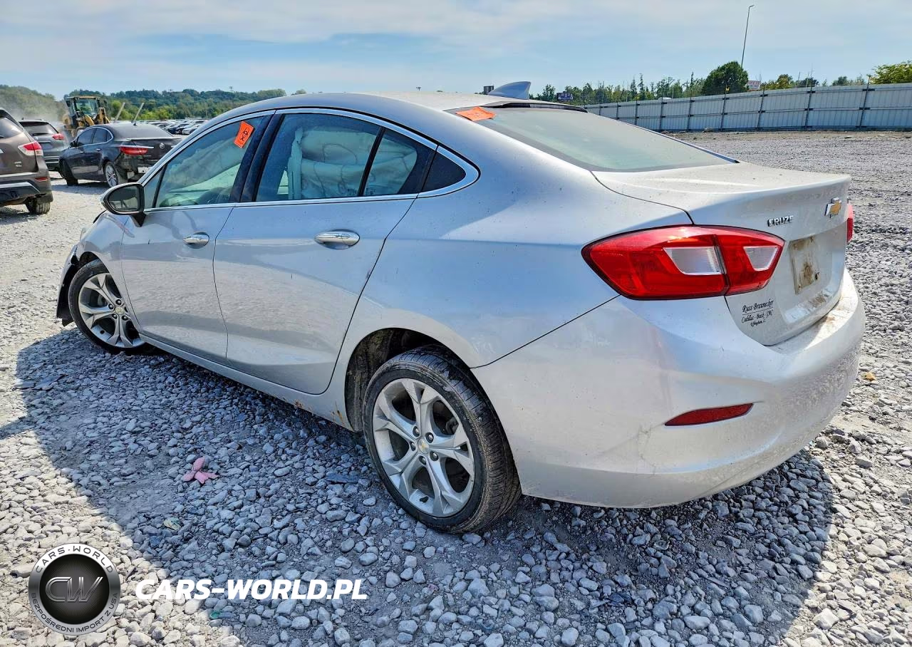 2018 Chevrolet Cruze Premier VIN:1G1BF5SMXJ7197328 - 2