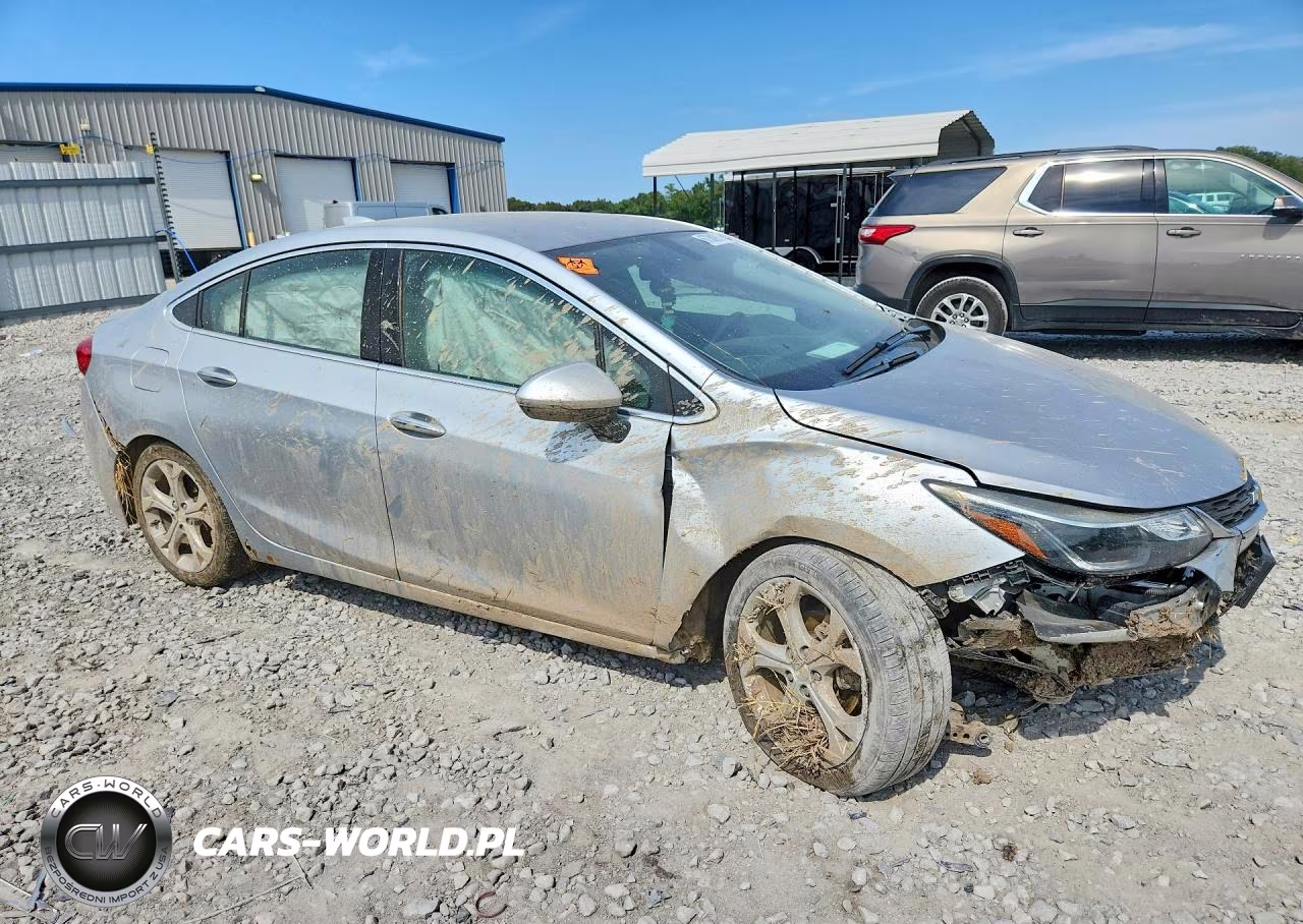 2018 Chevrolet Cruze Premier VIN:1G1BF5SMXJ7197328 - 4
