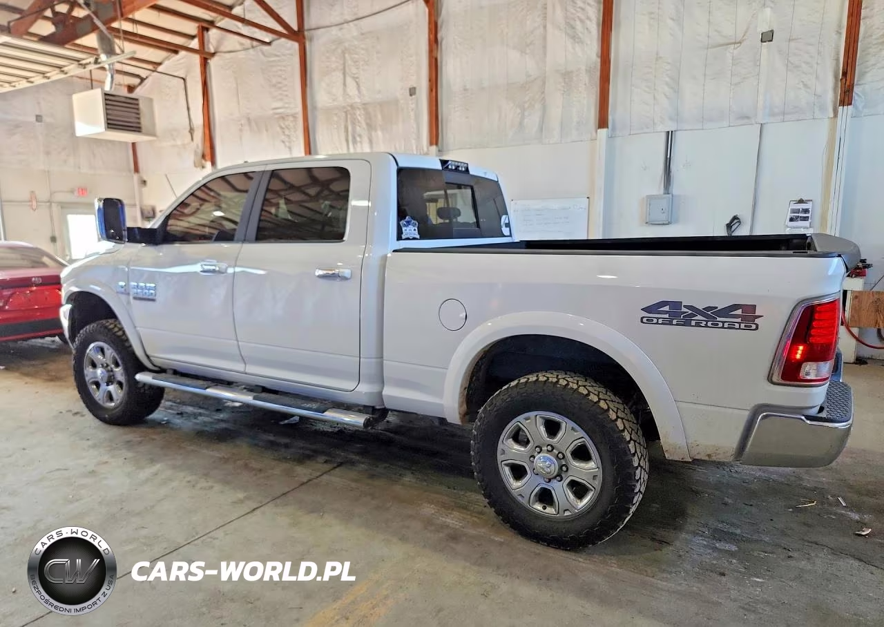 2017 Ram 2500 Laramie VIN:3C6UR5FL6HG781174 - 2