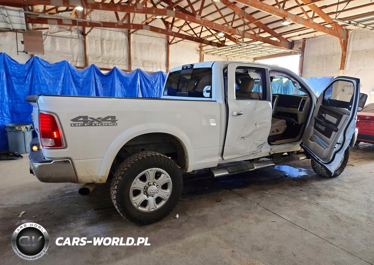 2017 Ram 2500 Laramie VIN:3C6UR5FL6HG781174 - 3