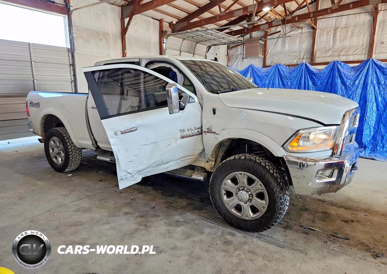 2017 Ram 2500 Laramie VIN:3C6UR5FL6HG781174 - 4