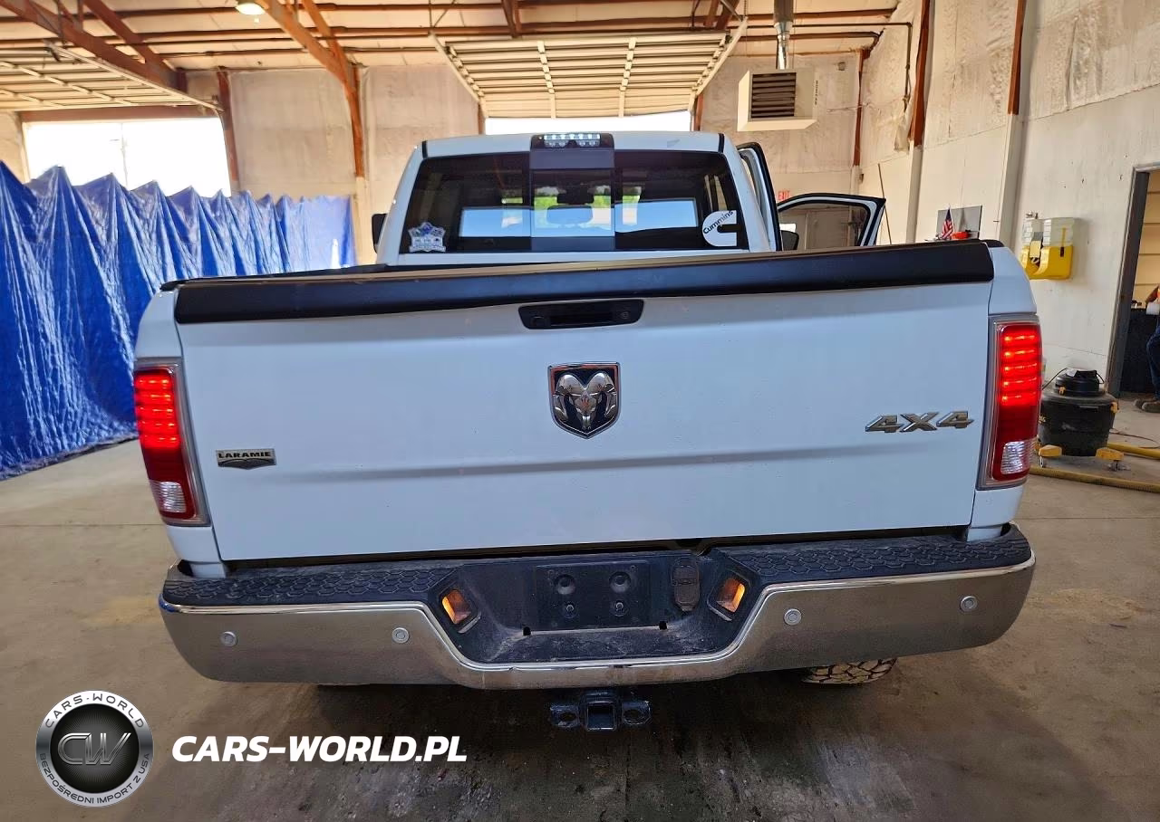 2017 Ram 2500 Laramie VIN:3C6UR5FL6HG781174 - 6