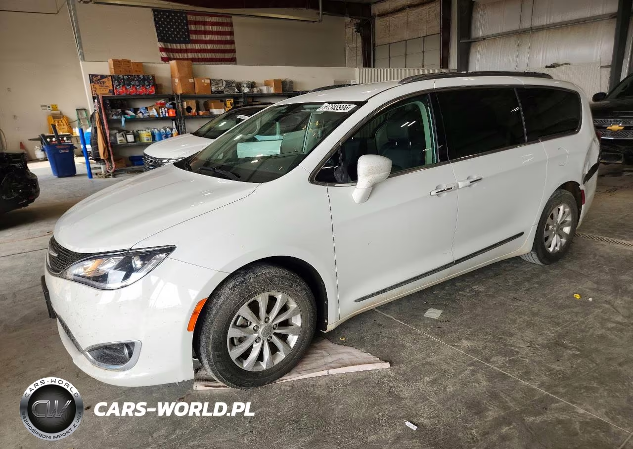 2018 Chrysler Pacifica Touring L VIN:2C4RC1BG7JR278917 - 1