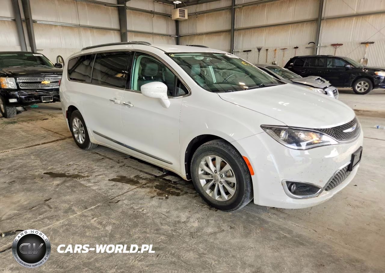 2018 Chrysler Pacifica Touring L VIN:2C4RC1BG7JR278917 - 4