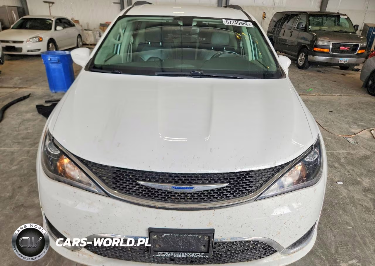 2018 Chrysler Pacifica Touring L VIN:2C4RC1BG7JR278917 - 5