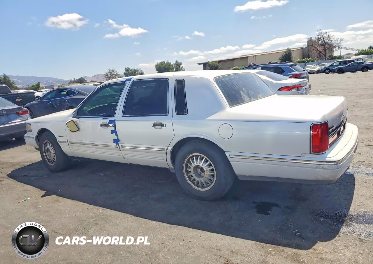 1997 Lincoln Town Car Signature VIN:1LNLM82W0VY613905 - 2