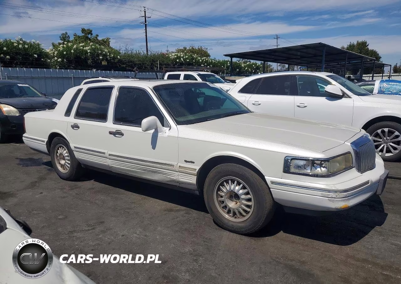 1997 Lincoln Town Car Signature VIN:1LNLM82W0VY613905 - 4