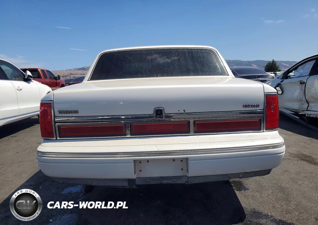 1997 Lincoln Town Car Signature VIN:1LNLM82W0VY613905 - 6
