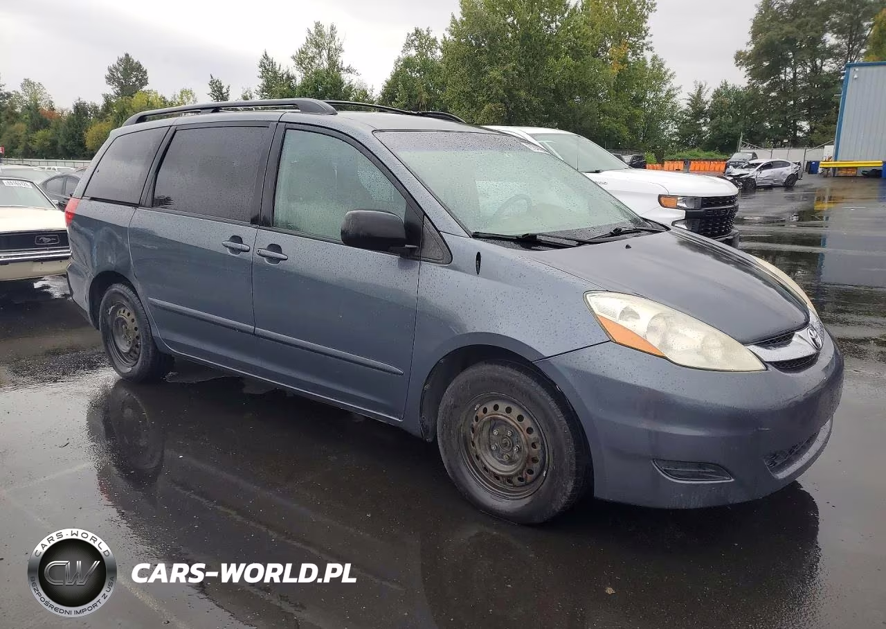 2010 Toyota Sienna Le 7-Passenger VIN:5TDKK4CC9AS305950 - 4