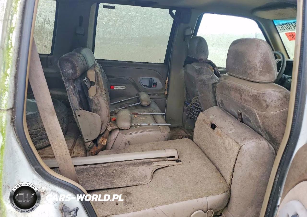1999 Chevrolet Tahoe C1500 VIN:1GNEC13R3XJ541701 - 11