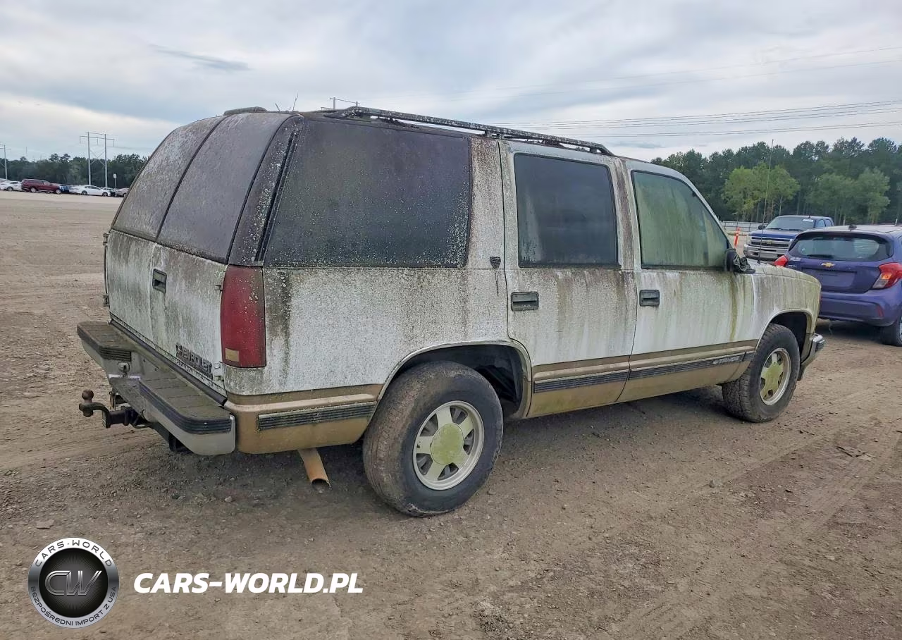 1999 Chevrolet Tahoe C1500 VIN:1GNEC13R3XJ541701 - 3