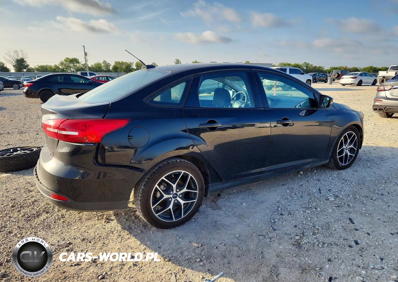 2017 Ford Focus Sel VIN:1FADP3H29HL204607 - 3
