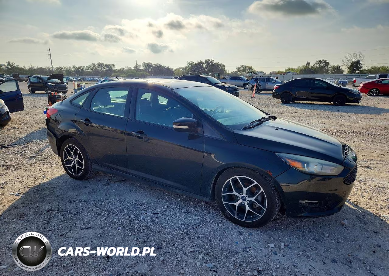 2017 Ford Focus Sel VIN:1FADP3H29HL204607 - 4