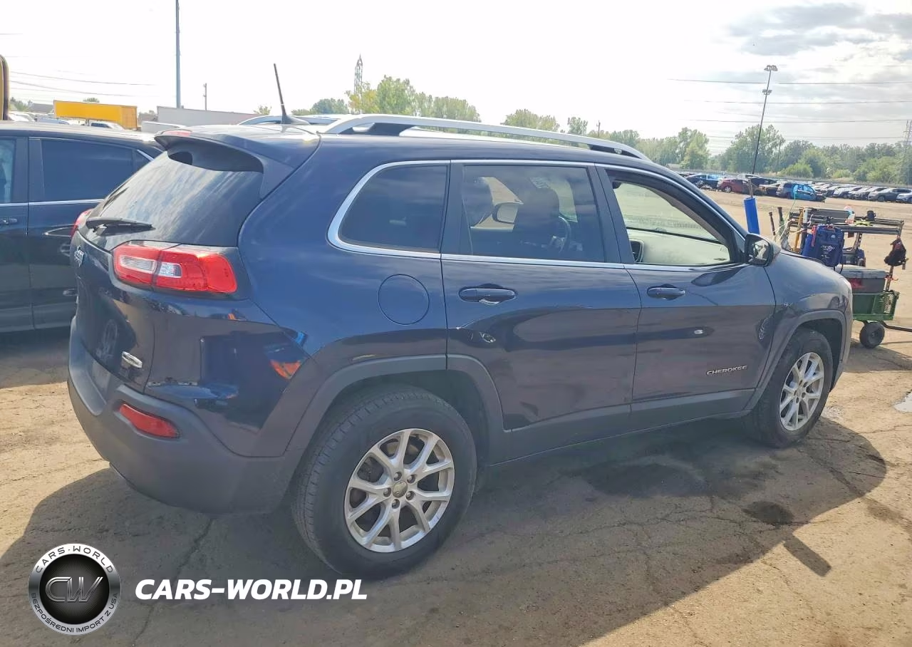 2016 Jeep Cherokee Latitude VIN:1C4PJMCB8GW366540 - 3