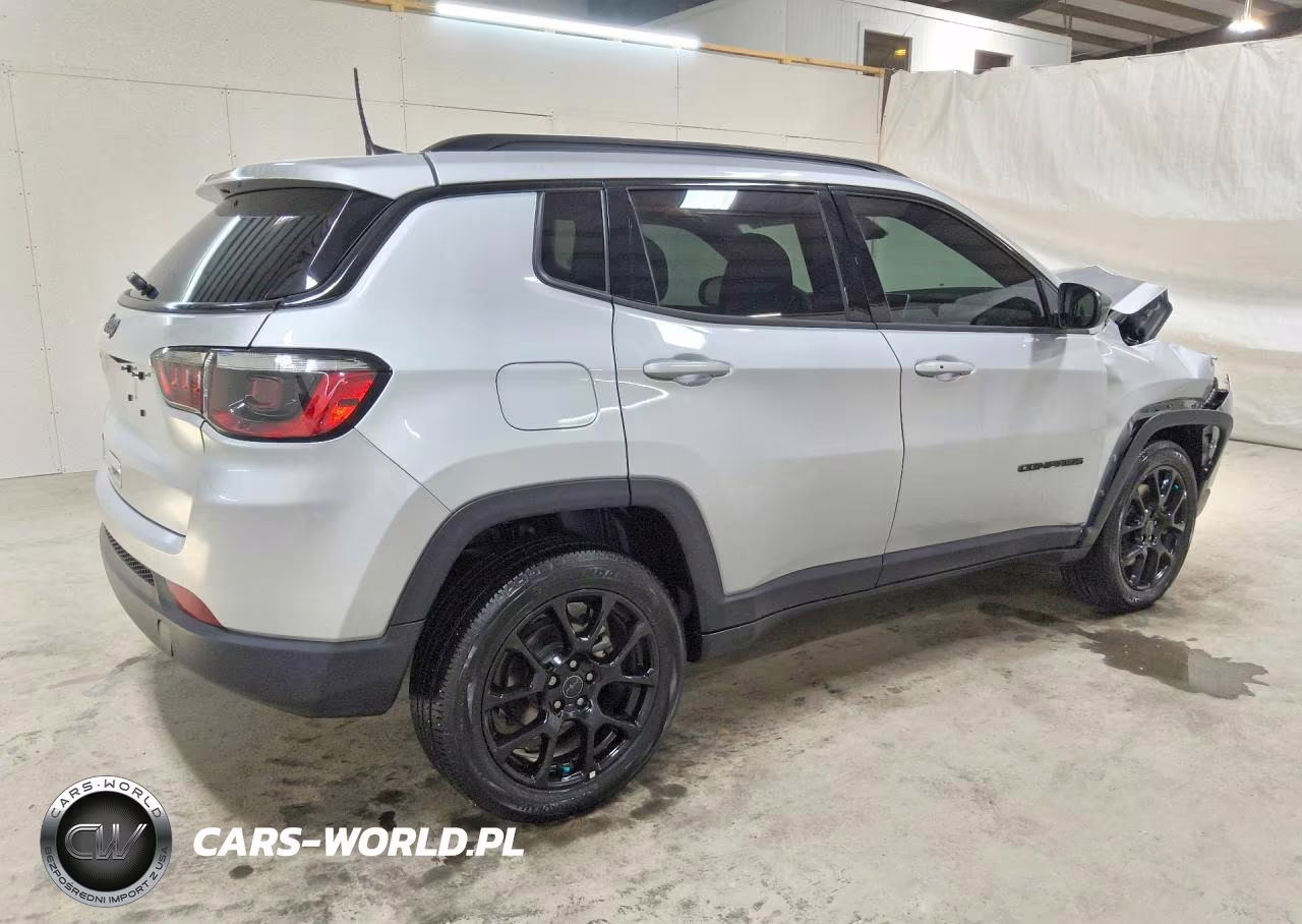 2025 Jeep Compass Latitude VIN:3C4NJDBN3ST571183 - 3