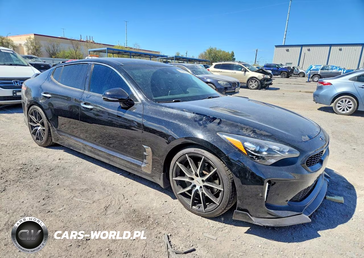 2018 Kia Stinger Premium VIN:KNAE25LA2J6013040 - 4