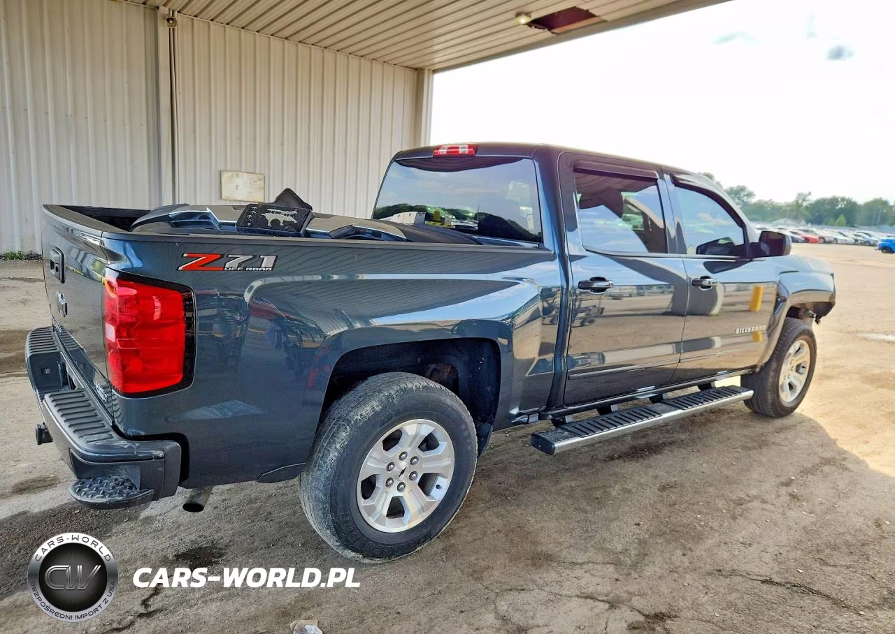 2018 Chevrolet Silverado K1500 Lt VIN:3GCUKREC2JG518899 - 3
