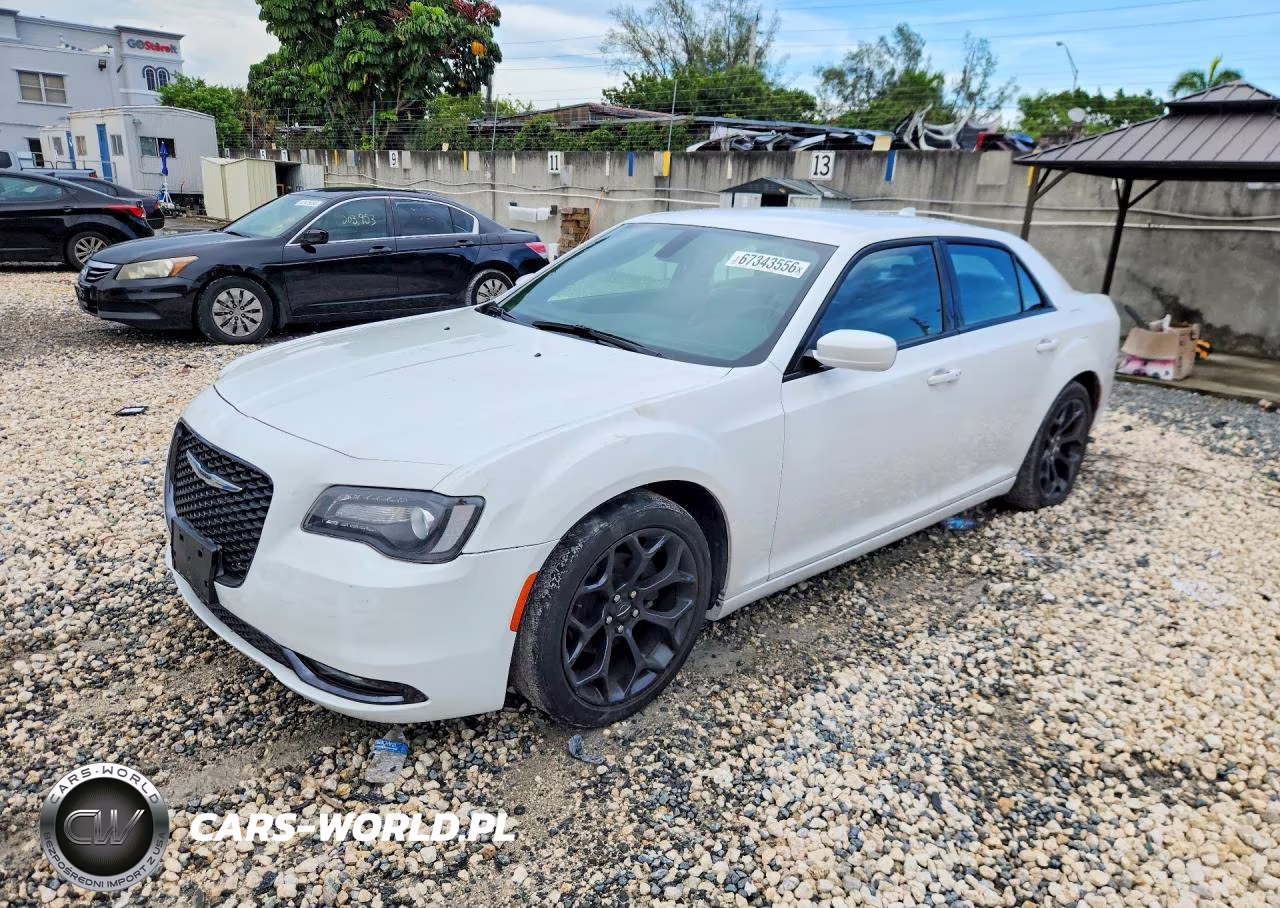 2019 Chrysler 300 S VIN:2C3CCABG7KH635028 - 1