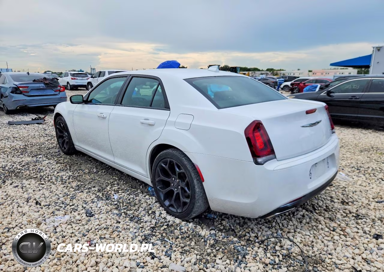 2019 Chrysler 300 S VIN:2C3CCABG7KH635028 - 2